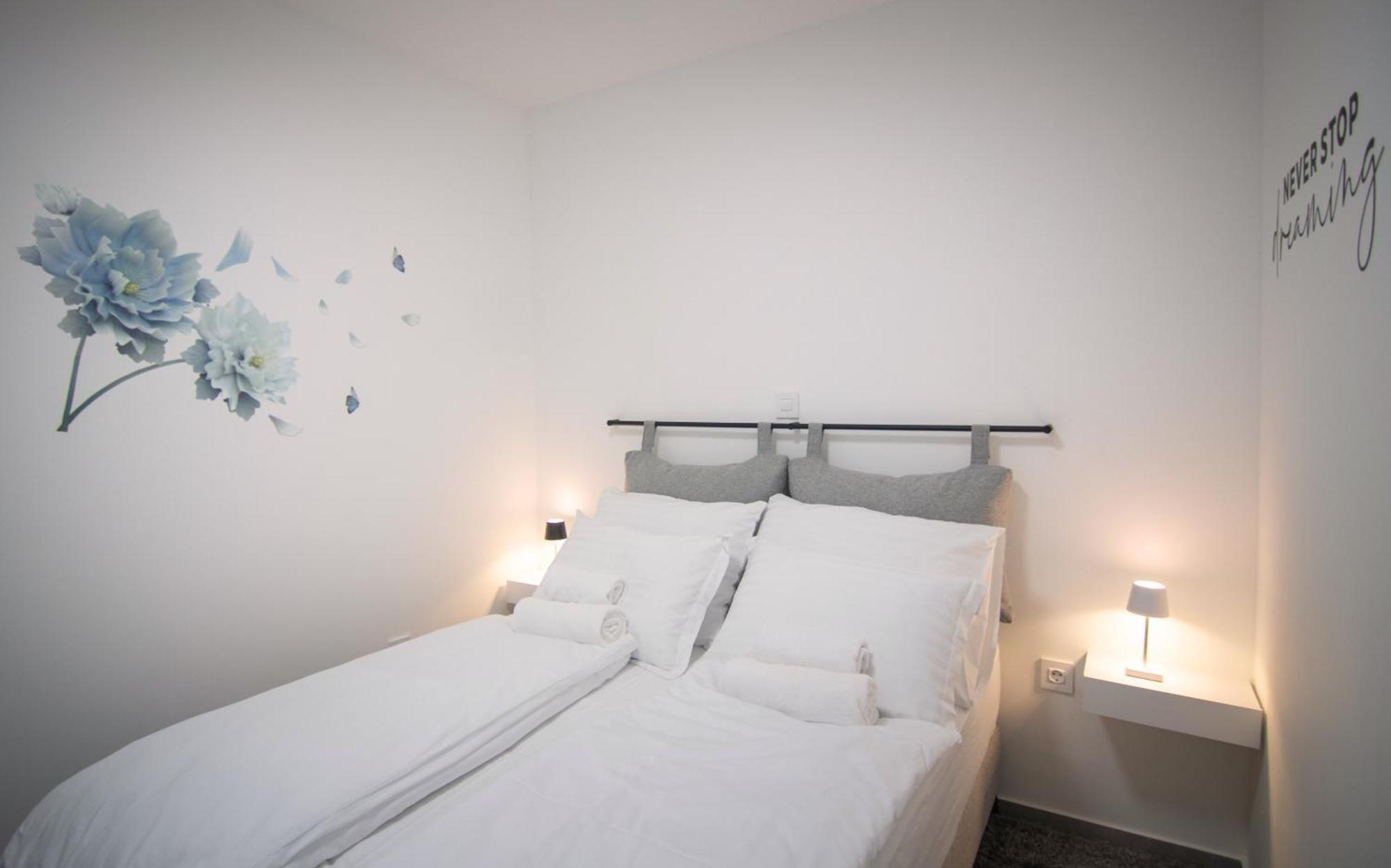 Xenna Apartman *
