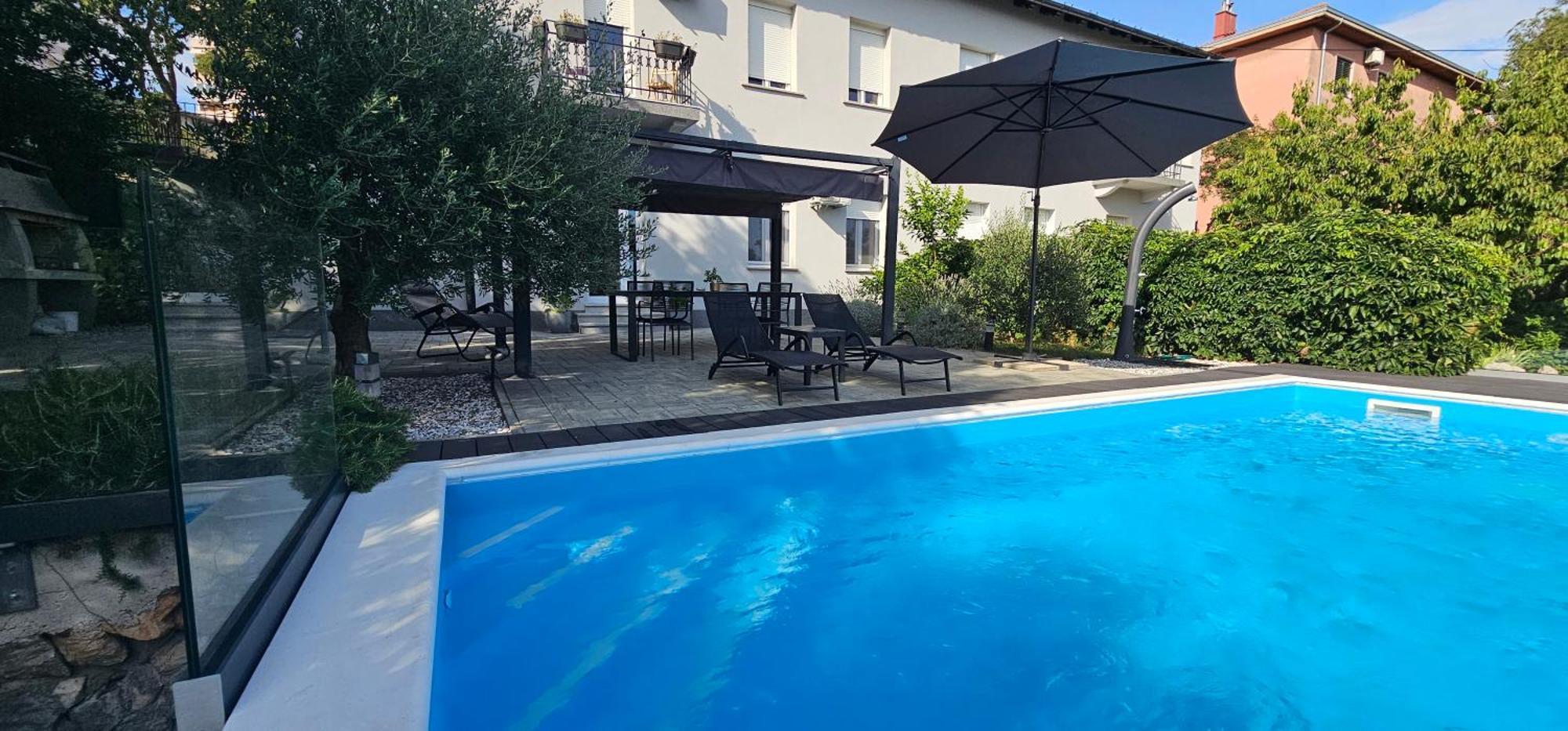 Xenna Apartman *